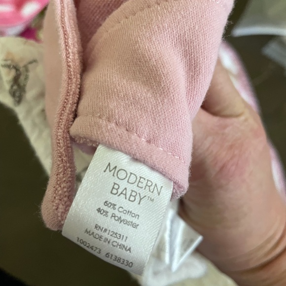 2/$10 Baby Girl Bib Bundle (7 Bibs) - Picture 12 of 13